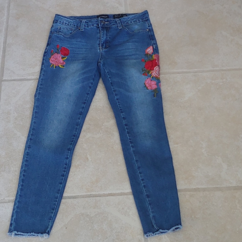 ☀SAVE 4 for$20☀                  Ranbeeri Embroidered Jeans